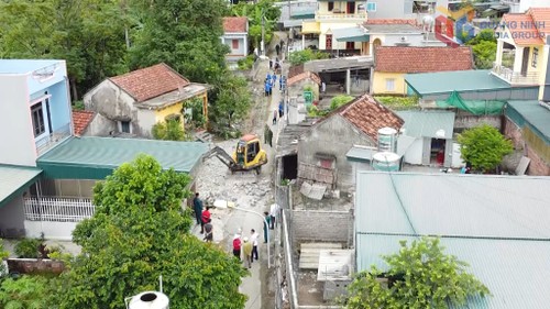 Dong Mai ward residents give land to built wider roads - ảnh 1