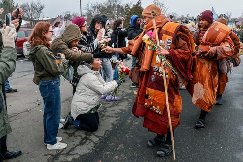 Barefoot monks reach US capital after three-month journey for peace - ảnh 1
