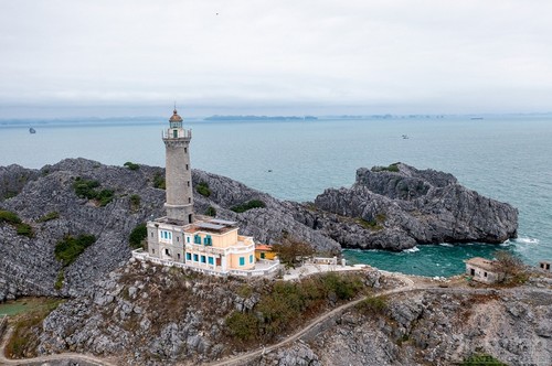 Маяк Лонгтяу - божьи глаза посреди моря - ảnh 1