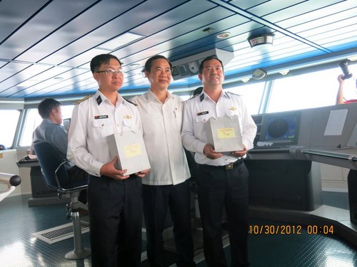 Любовь, принесенная с материка на острова Чыонгша и платформу DK1 - ảnh 3