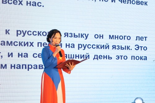 Вьетнамские песни с русским переводом: Неустанный путь учителя Ле Дык Мана - ảnh 3