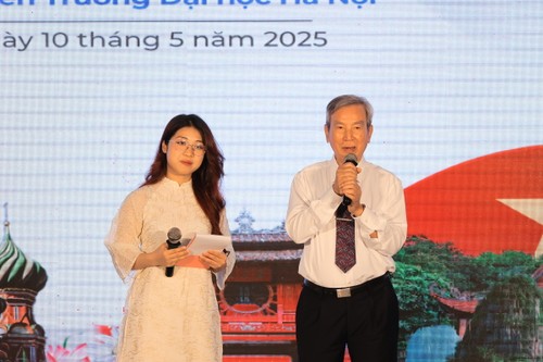 Вьетнамские песни с русским переводом: Неустанный путь учителя Ле Дык Мана - ảnh 2