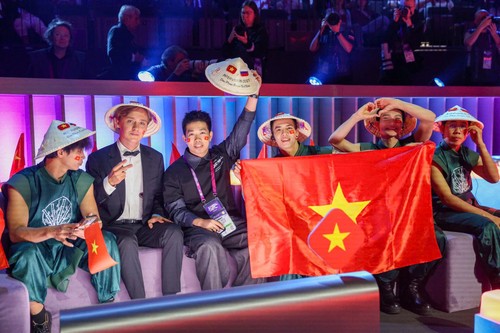 От любви к вьетнамскому языку до возможности работать на мировой сцене - ảnh 3