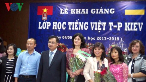 Khai giảng lớp học tiếng Việt tại thủ đô Kiev (Ukraine) - ảnh 3