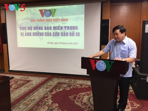 Văn phòng Chính phủ và các cơ quan, đơn vị tổ chức quyên góp ủng hộ đồng bào các tỉnh miền Trung - ảnh 2