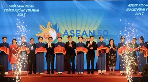 Khai mạc “Ngôi làng ASEAN – Thành phố Hồ Chí Minh 2017 - ảnh 1