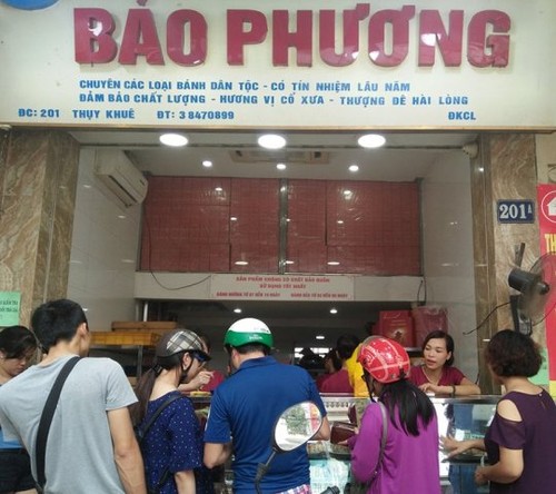 Phong phú kiểu cách, mẫu mã thị trường bánh Trung thu 2017 - ảnh 7