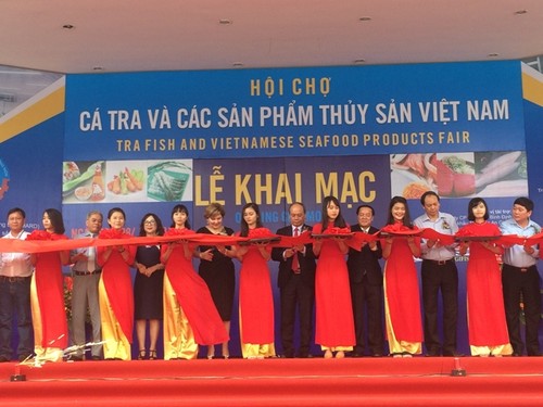 Khai mạc Hội chợ cá tra và các sản phẩm thủy sản năm 2017 - ảnh 1