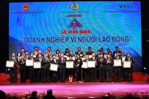 Lễ vinh danh 74 doanh nghiệp vì người lao động - ảnh 1