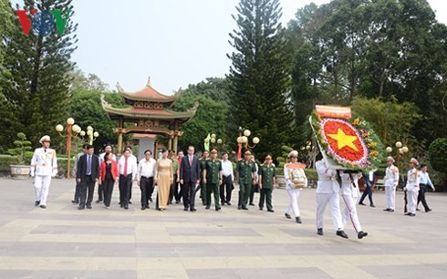 Chương trình trao quà “Tết vì người nghèo và nạn nhân chất độc da cam” - ảnh 2