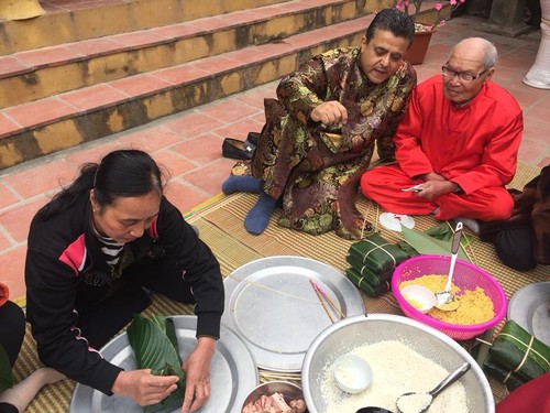 Tết Việt- nét đẹp nhân văn gắn kết người Việt với bạn bè quốc tế - ảnh 1