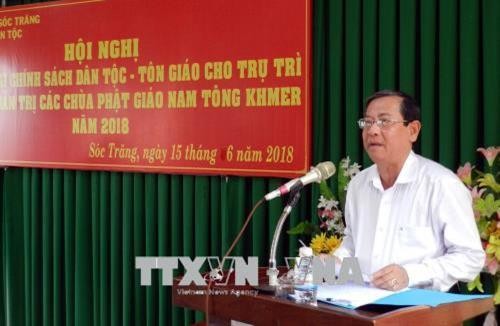 Triển khai chính sách dân tộc đến các sư sãi, chức sắc tôn giáo - ảnh 1