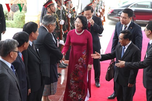 Phó Chủ tịch nước Đặng Thị Ngọc Thịnh tiếp Chủ tịch Hội hữu nghị Lào - Việt Nam - ảnh 1