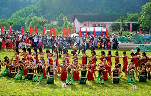 Tôn vinh di sản văn hóa đa sắc màu của các dân tộc anh em sinh sống trên dãy Trường Sơn  - ảnh 1