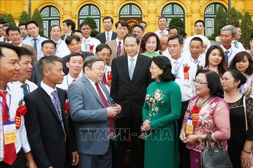 Quyền Chủ tịch nước Đặng thị Ngọc Thịnh tiếp Đoàn đại biểu nông dân xuất sắc năm 2018 - ảnh 1