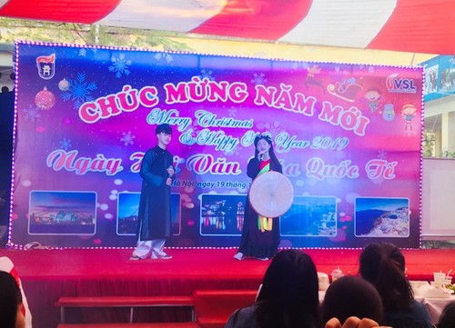 Ngày hội Đón Giáng Sinh và Năm mới 2019 của sinh viên quốc tế tại Hà Nội - ảnh 4