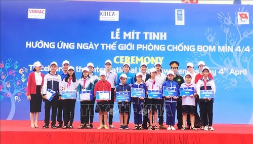 Nhiều hoạt động hưởng ứng Ngày Thế giới phòng chống bom mìn 4/4 - ảnh 1