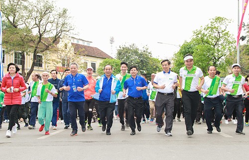 Cả nước hưởng ứng ngày chạy Olympic vì sức khỏe toàn dân - ảnh 1