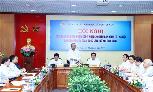 Thủ tướng nghe nhà khoa học góp ý cho Chiến lược 10 năm, Kế hoạch 5 năm - ảnh 1