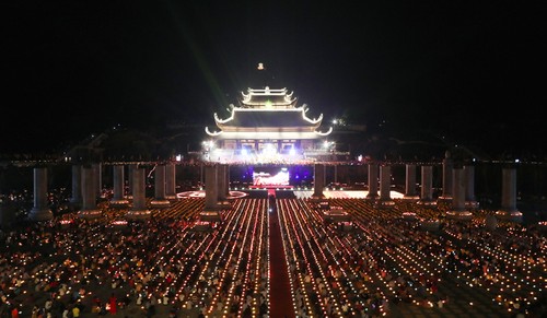 Đại lễ Vesak 2019: Đại lễ hoa đăng cầu nguyện hòa bình thế giới - ảnh 6