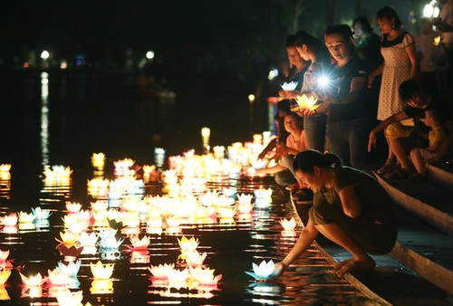 Đại lễ Vesak 2019: Đại lễ hoa đăng cầu nguyện hòa bình thế giới - ảnh 7