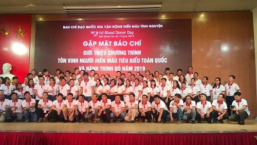 Tôn vinh 100 người hiến máu tiêu biểu toàn quốc - ảnh 1