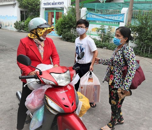 Trao tặng hơn 7.000 gói hỗ trợ cho trẻ em có hoàn cảnh khó khăn - ảnh 1