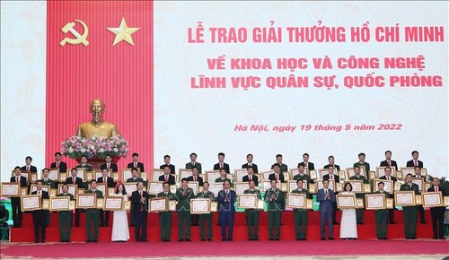 Chủ tịch nước trao Giải thưởng Hồ Chí Minh về khoa học và công nghệ lĩnh vực quân sự, quốc phòng - ảnh 1