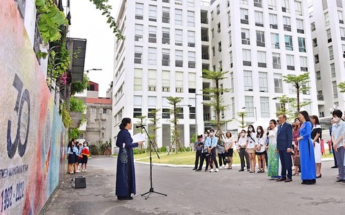 Khánh thành tác phẩm tranh gốm “30 năm quan hệ ngoại giao Việt Nam-Kazakhstan” - ảnh 1