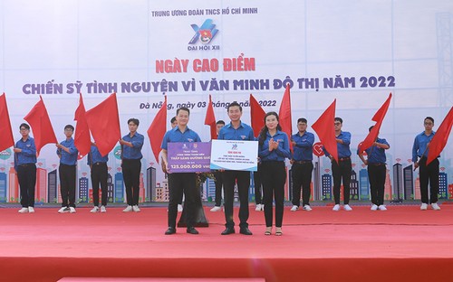 Trung ương Đoàn tổ chức ngày cao điểm Chiến sĩ tình nguyện vì văn minh đô thị - ảnh 1