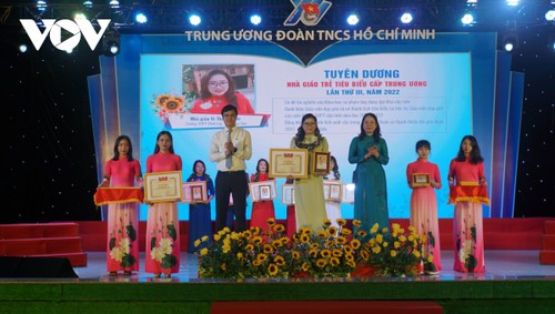 Tuyên dương 100 nhà giáo trẻ tiêu biểu trên cả nước - ảnh 1