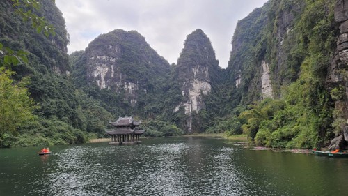 Ninh Binh-  trục kết nối du lịch các điểm đến vệ tinh ở vùng đồng bằng sông Hồng - ảnh 1