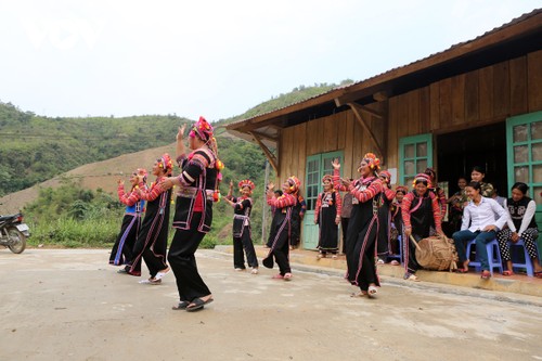 Sắc xuân trên các bản làng người La Hủ - ảnh 2