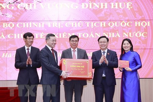 Chủ tịch Quốc hội Vương Đình Huệ thăm, chúc Tết tại Kiểm toán Nhà nước - ảnh 1