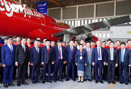 Chủ tịch Quốc hội dự Lễ ký kết hợp tác giữa Vietjet và Lao Airlines - ảnh 1