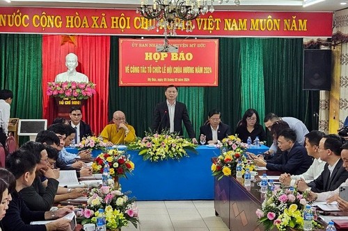 Lễ hội chùa Hương năm nay có chủ đề “Lễ hội chùa Hương an toàn - văn minh - thân thiện” - ảnh 1