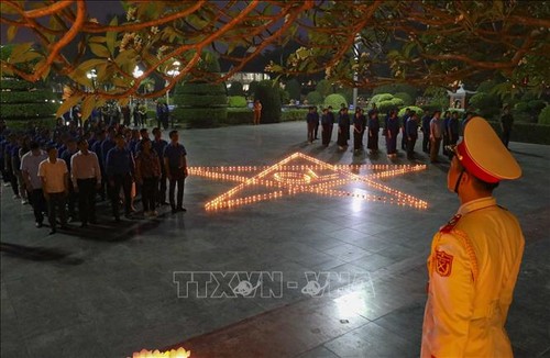 70 năm Chiến thắng Điện Biên Phủ: Lễ thắp nến tri ân các anh hùng, liệt sỹ - ảnh 1