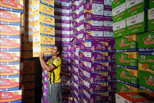 Đội cứu hộ và hàng viện trợ các nước đổ về thành phố Mandalay - ảnh 1