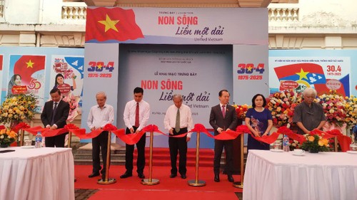 Khai mạc trưng bày chuyên đề “Non sông liền một dải” - ảnh 2