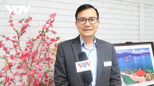 GS Chu Hoàng Long: Cải cách hành chính, tinh gọn bộ máy là nền tảng cho sự phát triển bền vững ở Việt Nam - ảnh 1