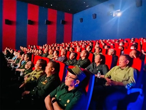 Quỹ Tấm lòng vàng Sunshine Global tri ân các Cựu chiến binh và chiếu phim “Mưa đỏ” tại Nghệ An - ảnh 2