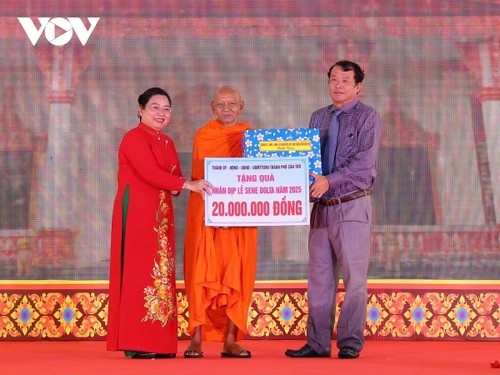 Đồng bào Khmer mừng lễ Sene Dolta đoàn kết, đổi mới, hội nhập, phát triển - ảnh 2