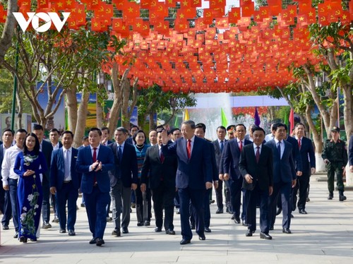 Tổng Bí thư Tô Lâm dâng hương tưởng niệm Chủ tịch Hồ Chí Minh tại Nghệ An - ảnh 1