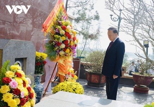 Tổng Bí thư Tô Lâm dâng hương tưởng niệm Chủ tịch Hồ Chí Minh tại Nghệ An - ảnh 4