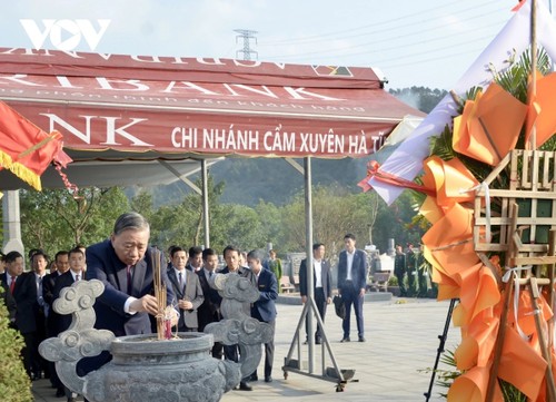 Tổng Bí thư Tô Lâm dâng hương tưởng niệm Chủ tịch Hồ Chí Minh tại Nghệ An - ảnh 3