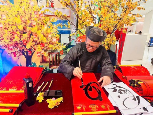 PGS TS. Nguyễn Hồng Hải: “Với tôi, Viết chữ thư pháp là cách tu dưỡng bản thân“ - ảnh 2