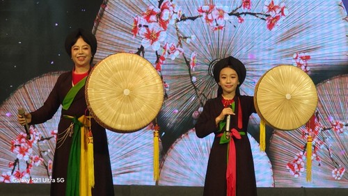 Khi dân ca Việt được cất lên từ những người con xa xứ - ảnh 2