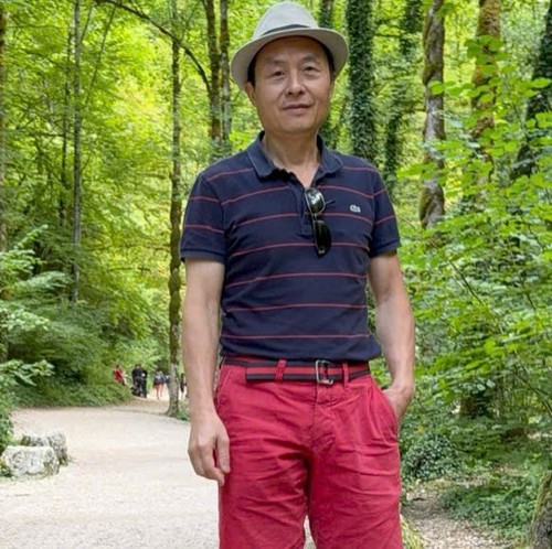 Antoine Tuấn Đỗ: Các bạn trẻ, hãy phấn đấu trở thành một bác sĩ vừa “hồng vừa chuyên”.   - ảnh 1