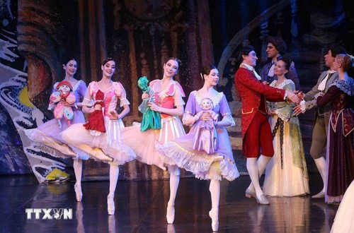 Đêm diễn giàu cảm xúc của ballet kinh điển Nga trên sân khấu Thủ đô - ảnh 1