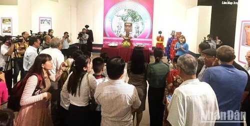 В провинции Футхо открылась тематическая выставка “Культ поклонения королям Хунгам и жанр народного пения соан провинции Футхо” - ảnh 1